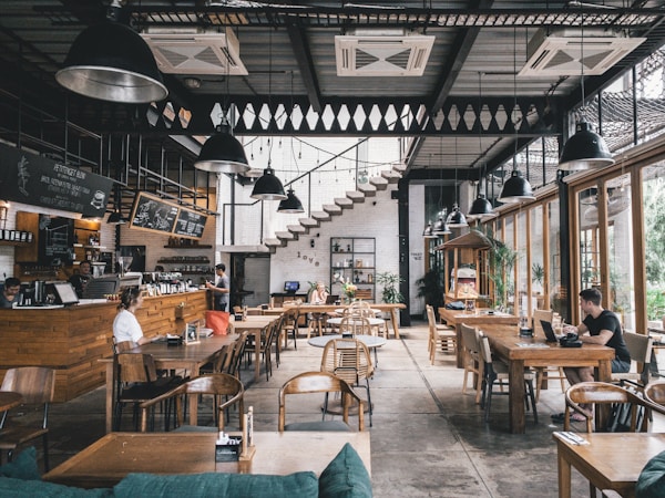 Đội ngũ bếp và quản lý nhà hàng